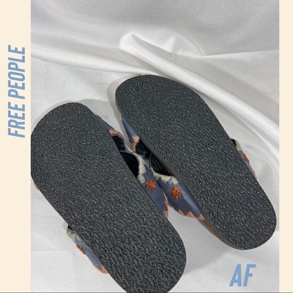 FREE PEOPLE Wildflowers Footbed Embroidered Floral Leather Slide Sandals 36 1/2 - Picture 4 of 5